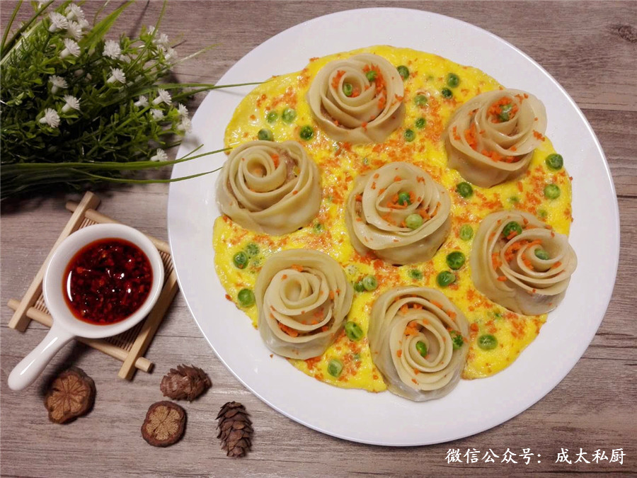 玫瑰花抱蛋煎饺的做法