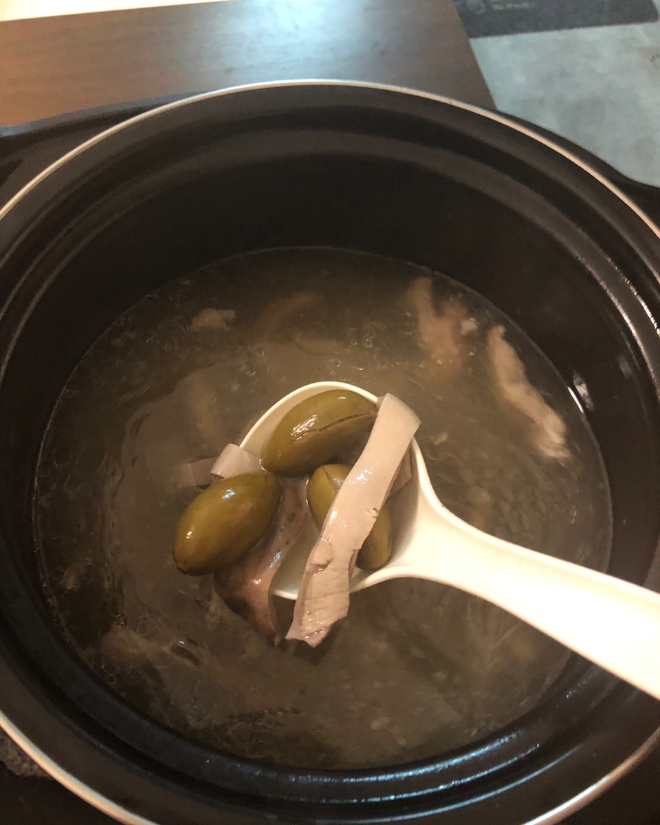 下胎火之橄榄（青果）猪肚汤