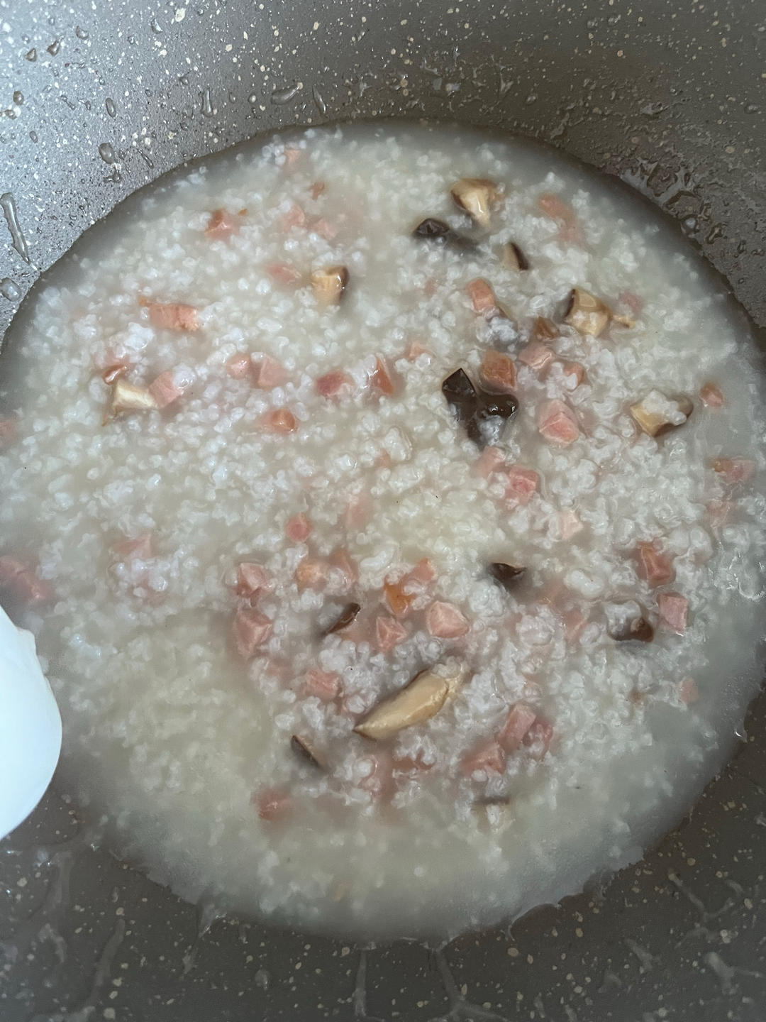 早上起来超想吃的『香菇火腿粥』