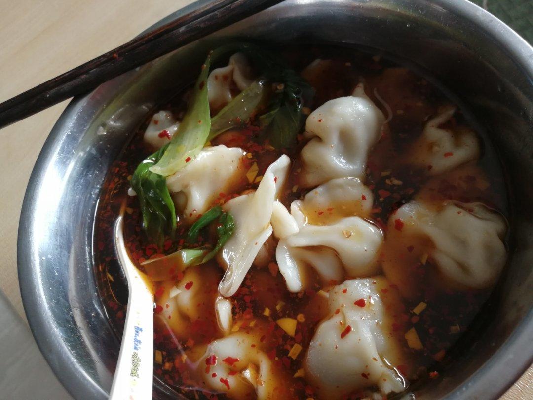 省时又便捷，没人能抗拒这碗酸汤水饺！🥟