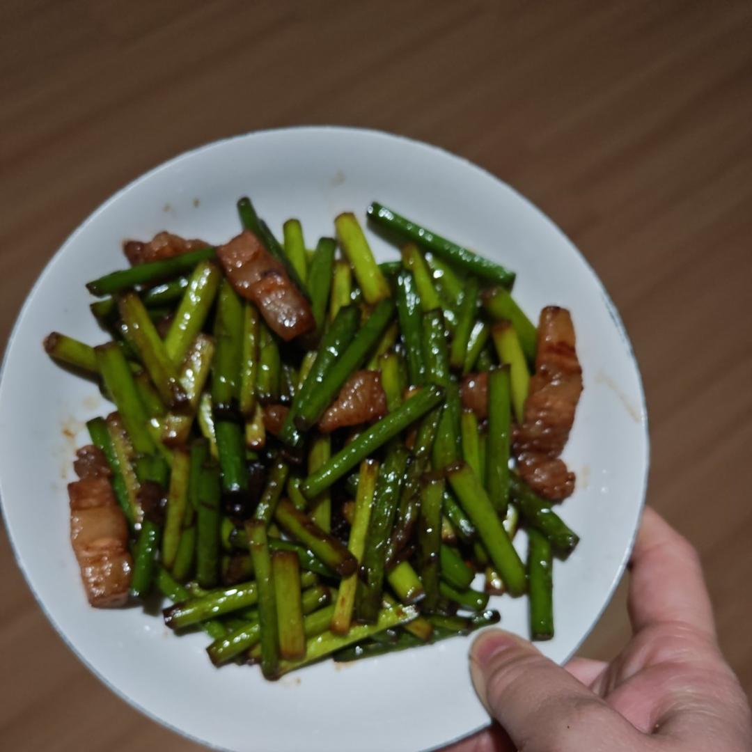 简单易做的下饭菜－蒜苔炒肉