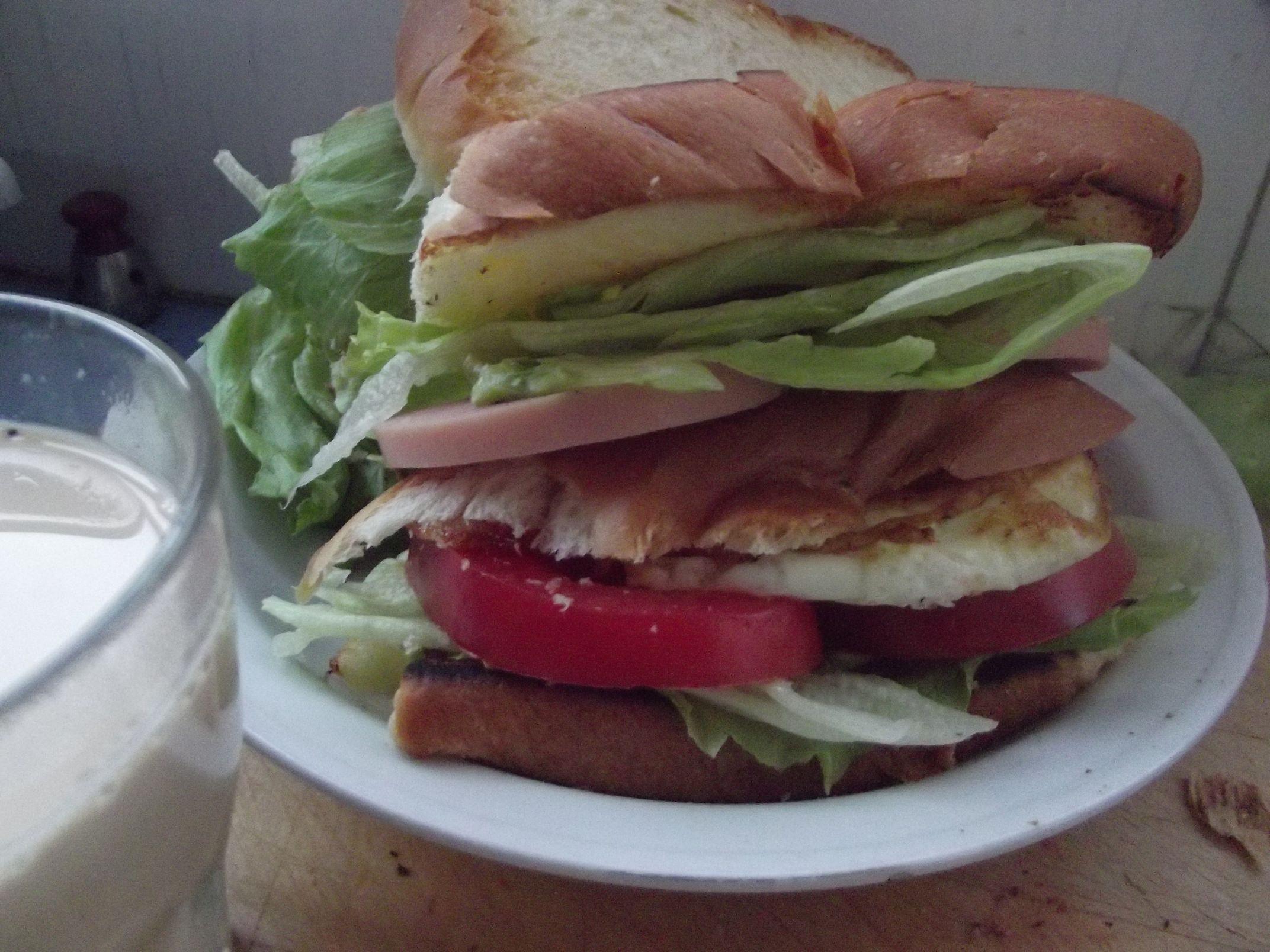 煎蛋火腿三明治