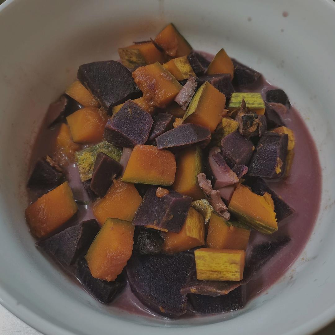 椰浆南瓜芋头煲🍲（老少皆宜）带着浓浓椰香味的南瓜芋头