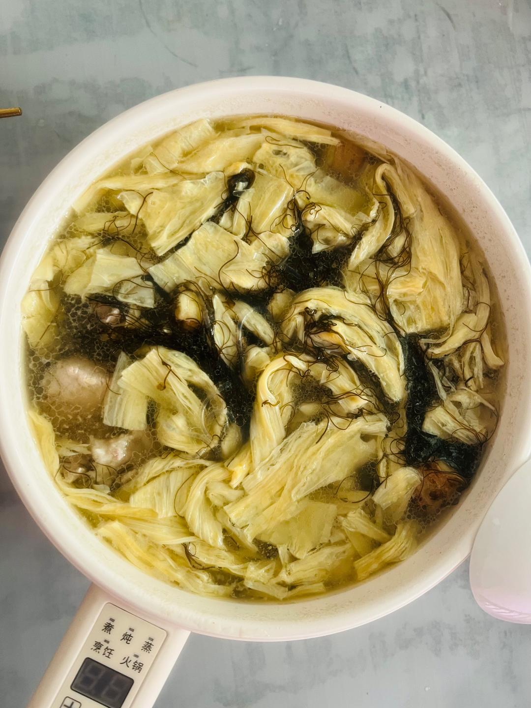 老广年夜饭-蚝豉发菜腐竹汤
