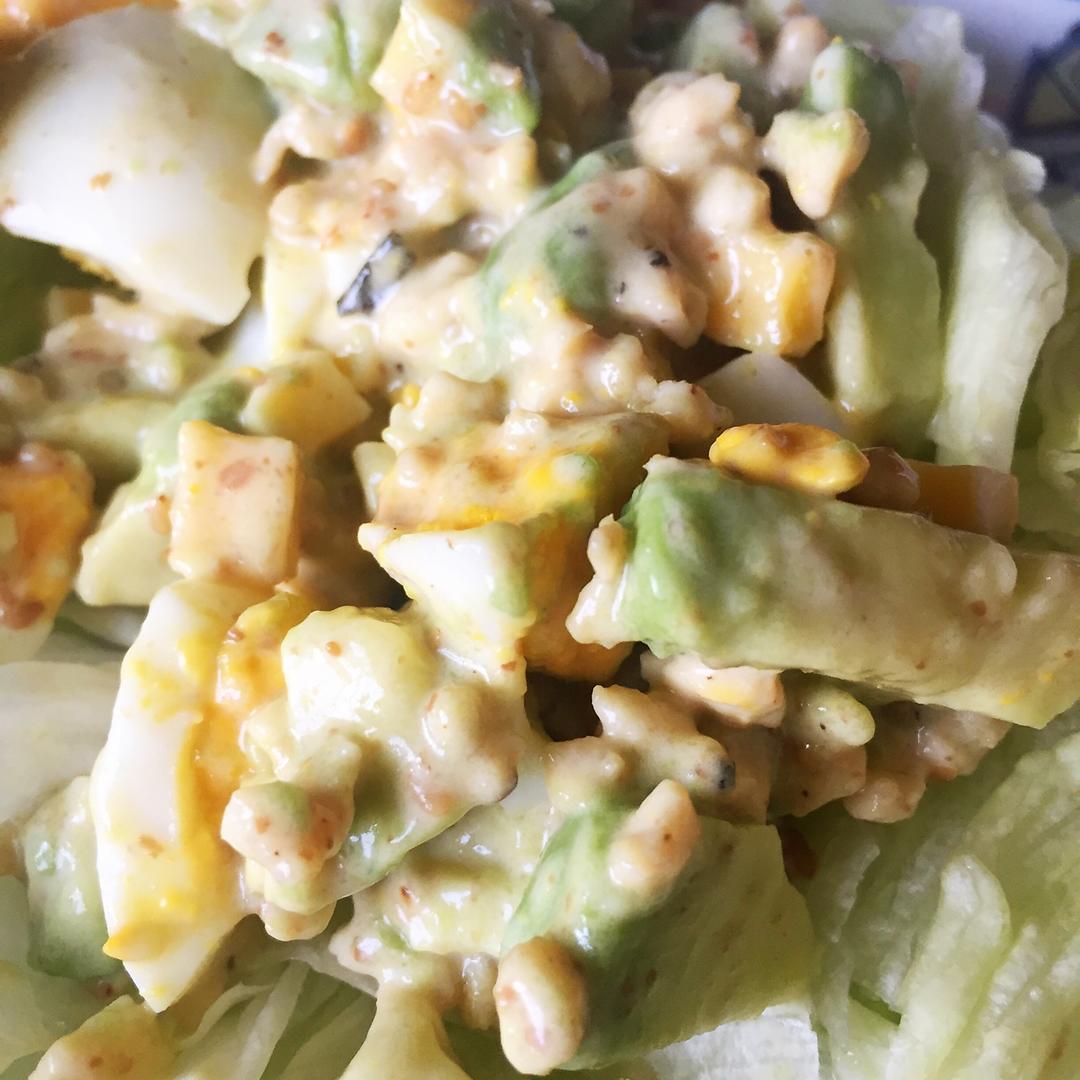 鸡肉牛油果沙拉