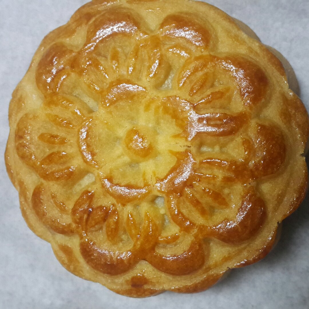 广式月饼—蛋黄芝麻月饼