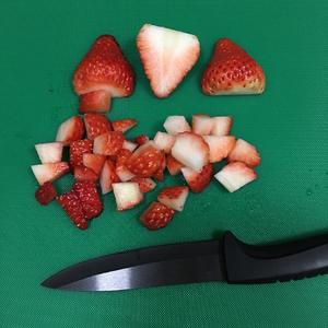 水晶草莓凉粉的做法 步骤3