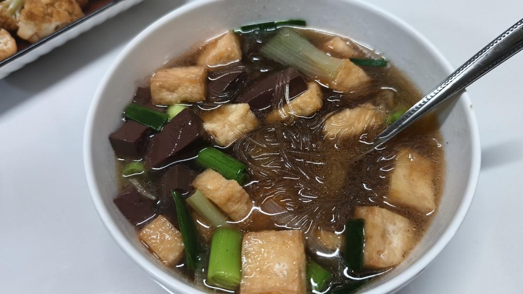补铁鸭血粉丝汤