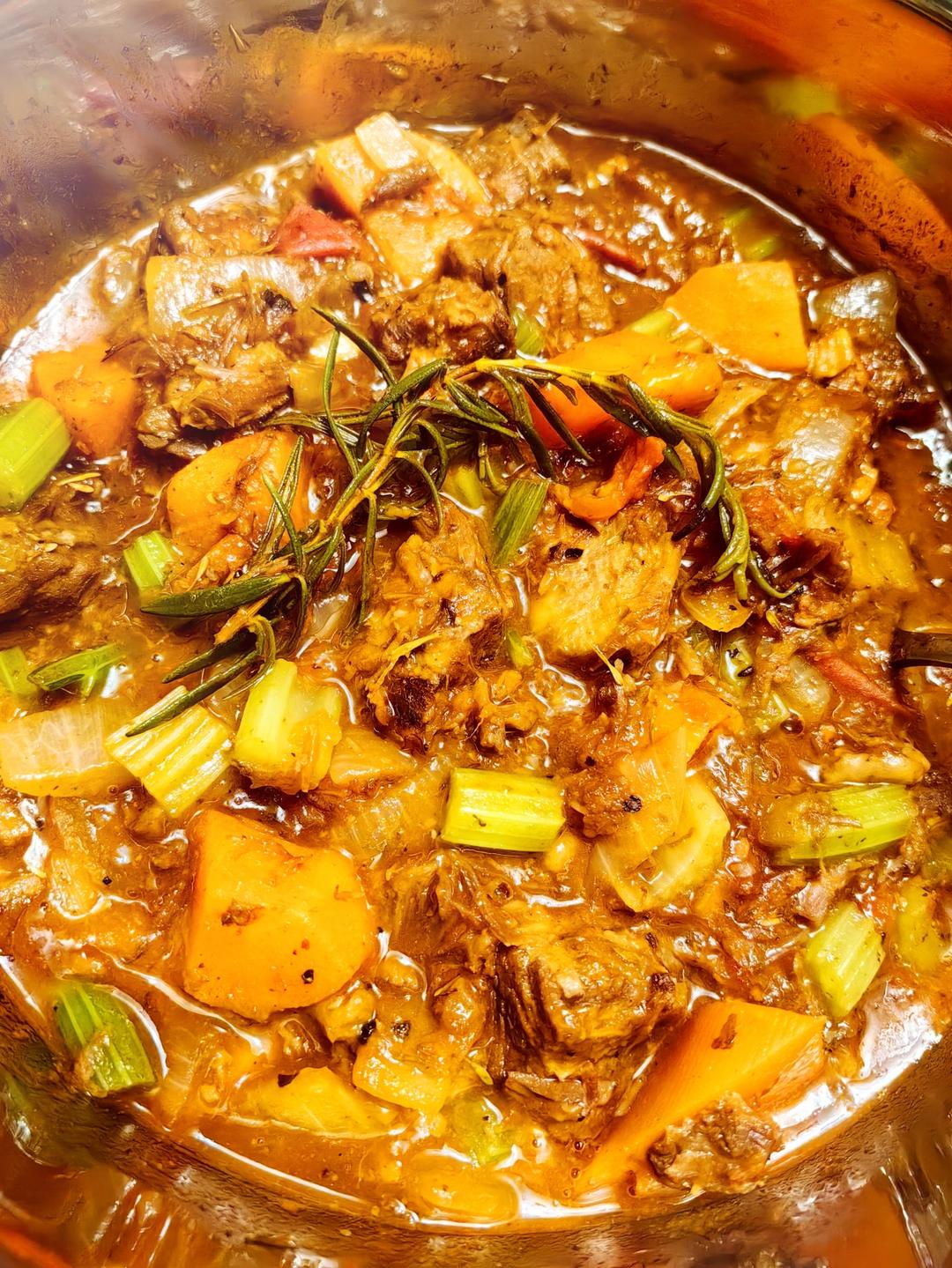 一定要尝试一下的匈牙利红烩牛肉