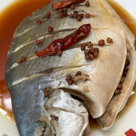 清蒸金鲳鱼，让我们用10分钟做出家宴必备的“年年有余”