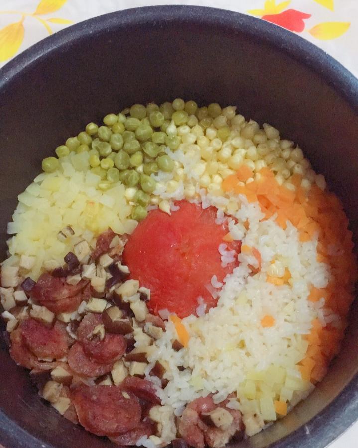 [懒人]西红柿腊味焖饭（电饭锅）