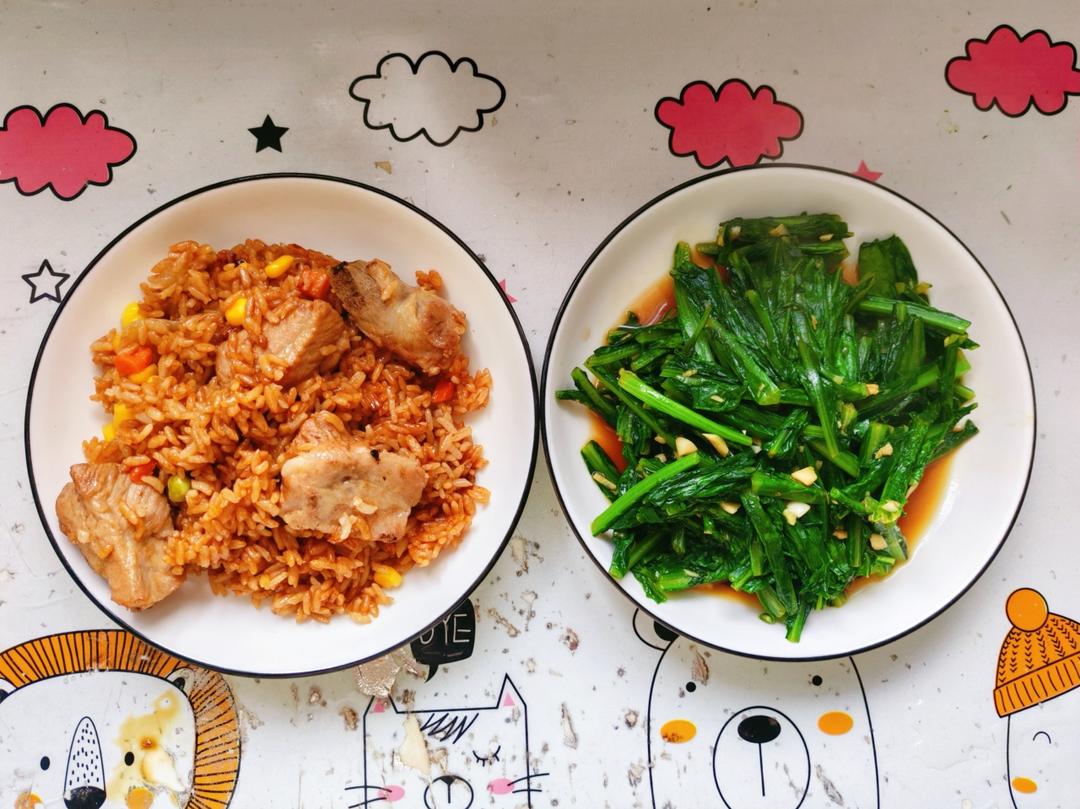 【排骨焖饭】