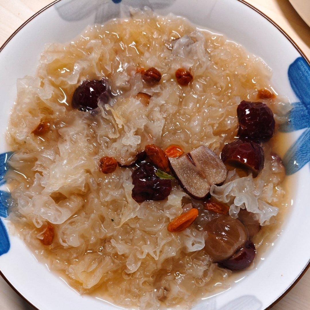 怎样煮出胶的银耳羹