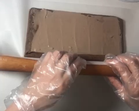 蛋糕卷系列-完美毛巾底之超级顺滑的冰淇淋蛋糕卷的做法 步骤13
