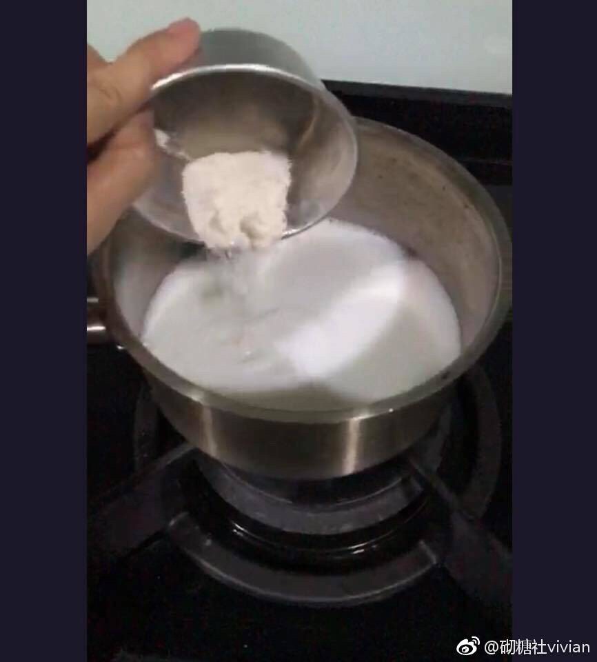 裱花牛奶酱的做法 步骤1