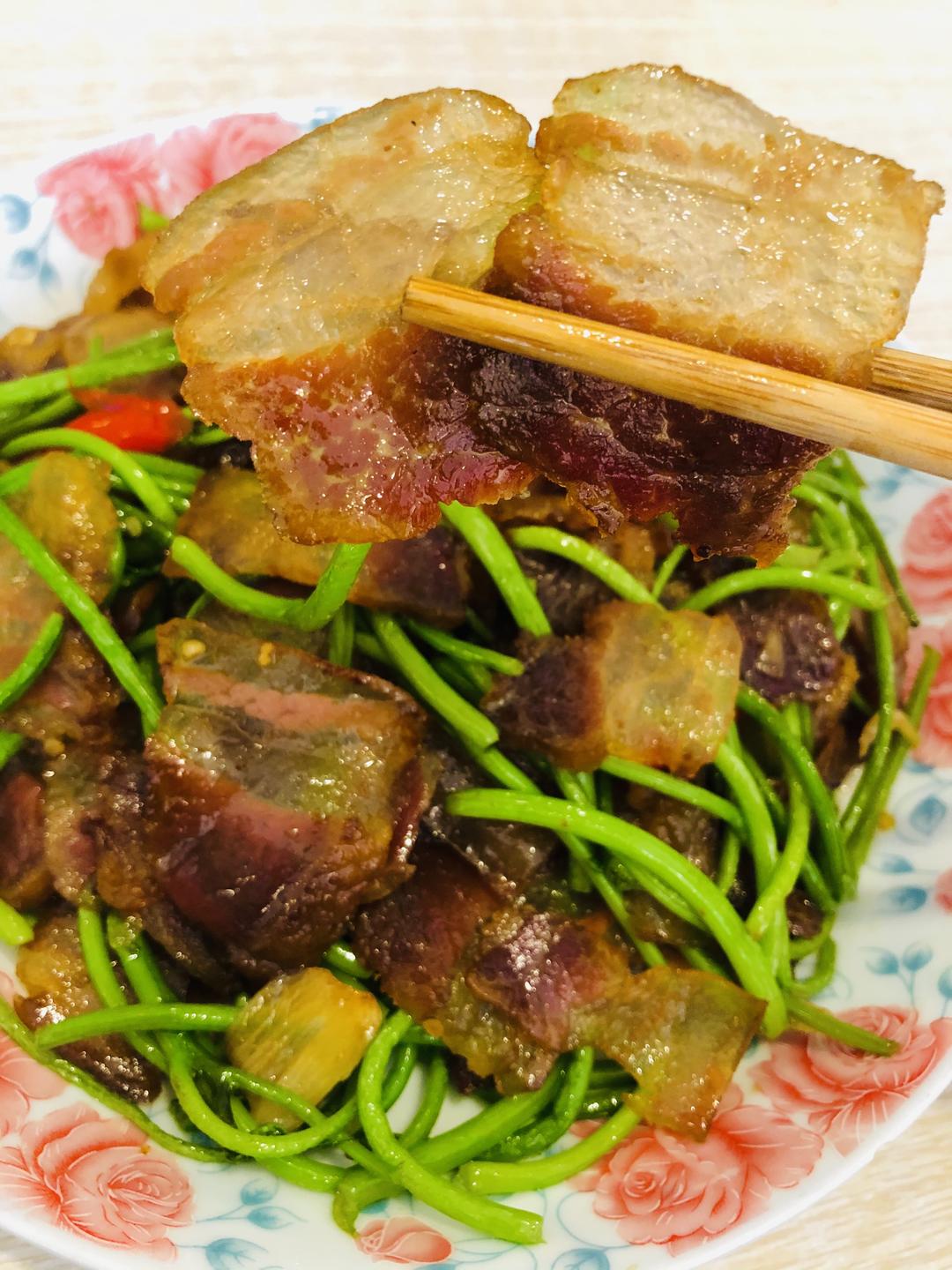 菜梗炒腊肉🥩