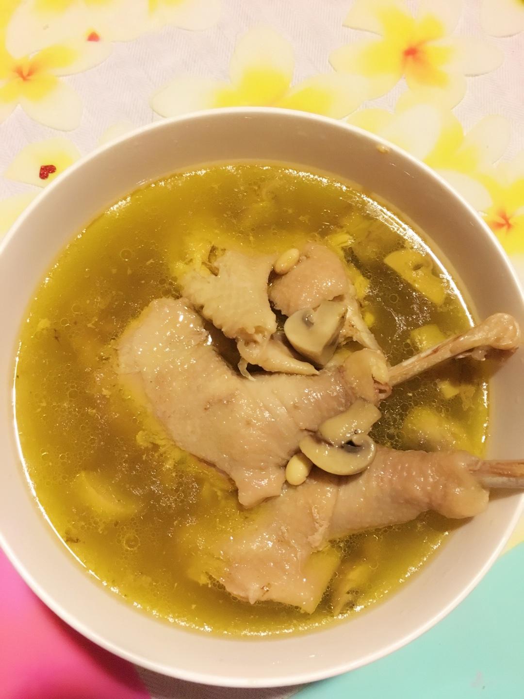 鲜蘑黄豆炖老母鸡的做法