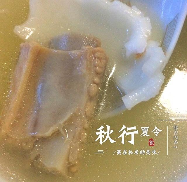椰青炖排骨