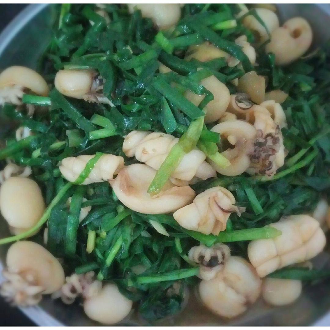 嫩韭菜炒墨鱼仔