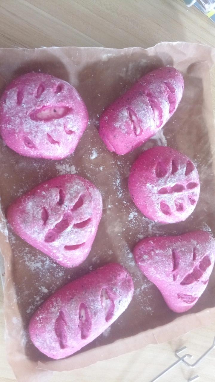 火龙果奶酪软欧包