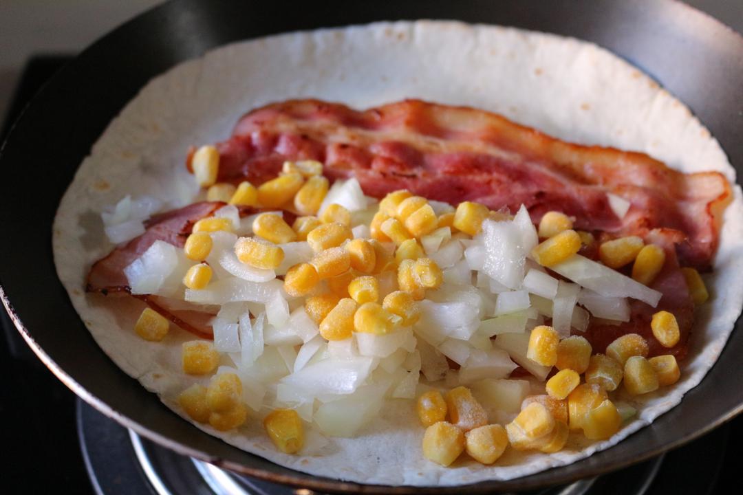 早餐培根卷饼的做法 步骤5