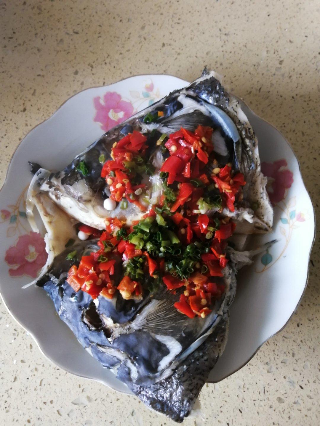 剁椒鱼头 | 辣气十足，附自制剁椒详细做法