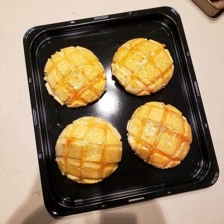 好吃到炸裂的港式菠萝包（附带制作酥皮的小视频）