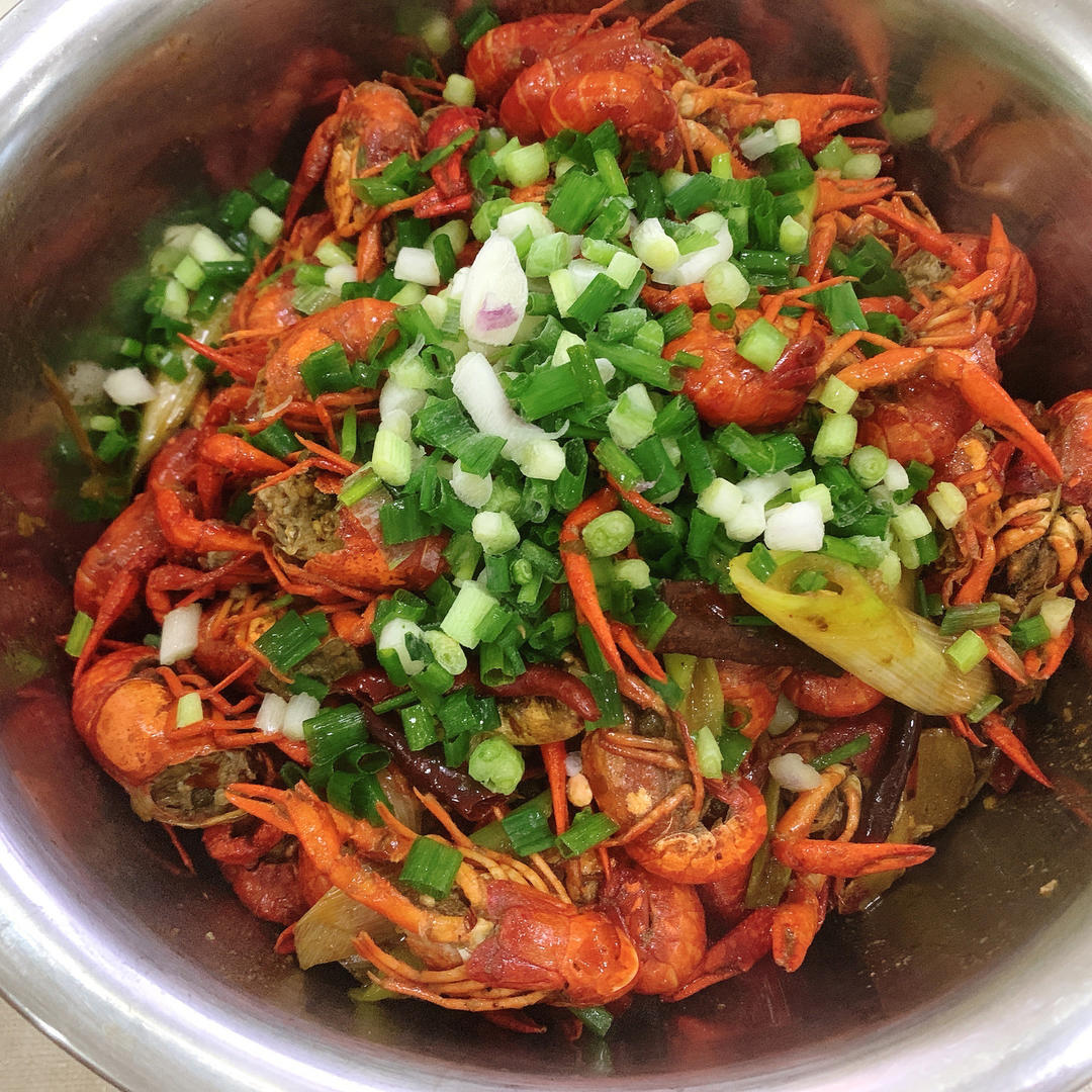 厨师长教你：“油焖小龙虾”的家常做法，香辣入味，越吃越过瘾