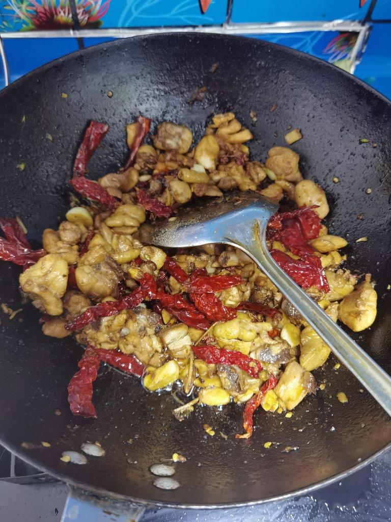 新疆柴窝堡辣子鸡（跟饭馆没差别）