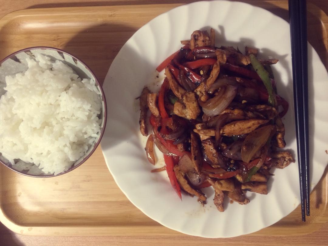 蚝油鸡胸炒椒丝洋葱