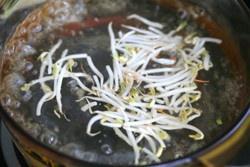 笋丝海带丝拌胡萝卜的做法 步骤2