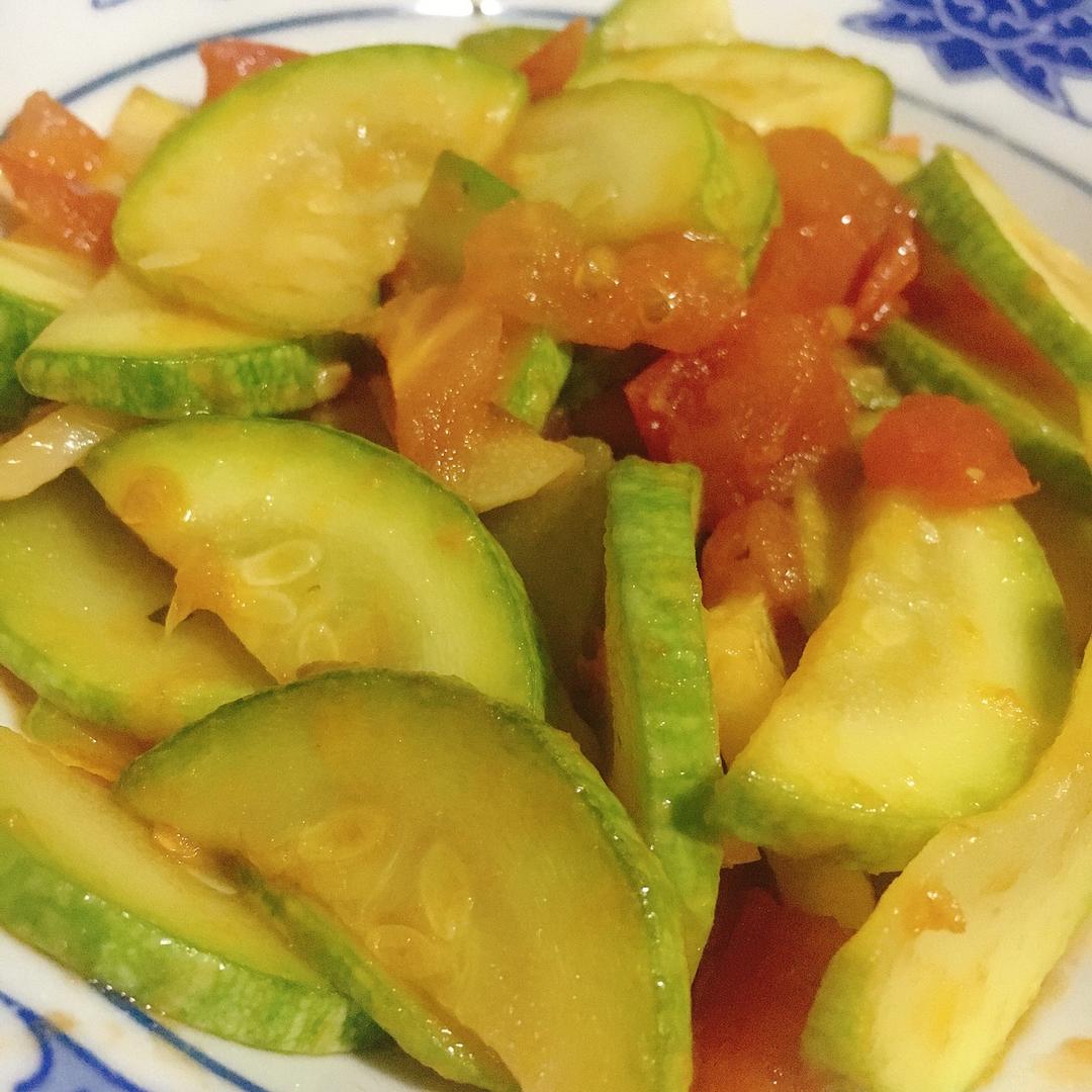 西红柿炒西葫芦