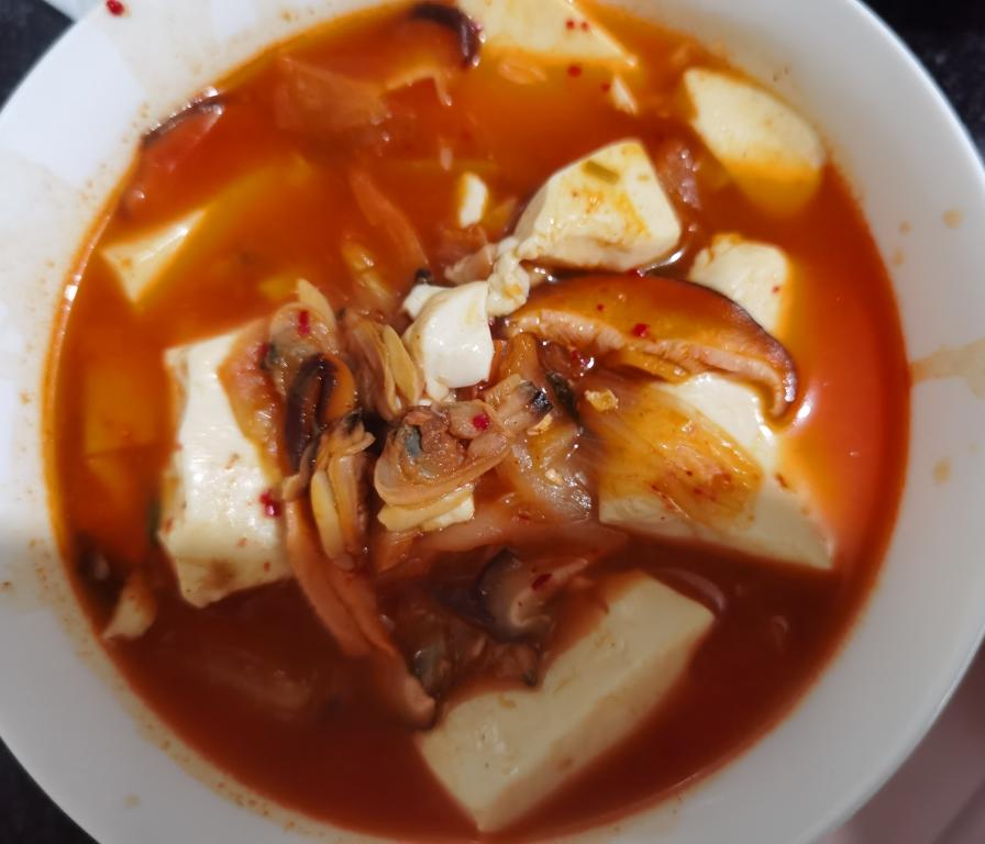 泡菜豆腐蛤蜊汤