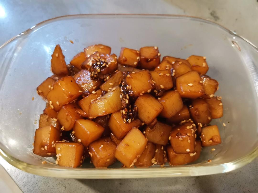 转自小小米桶的韓國小菜。醬煮馬鈴薯감자조림