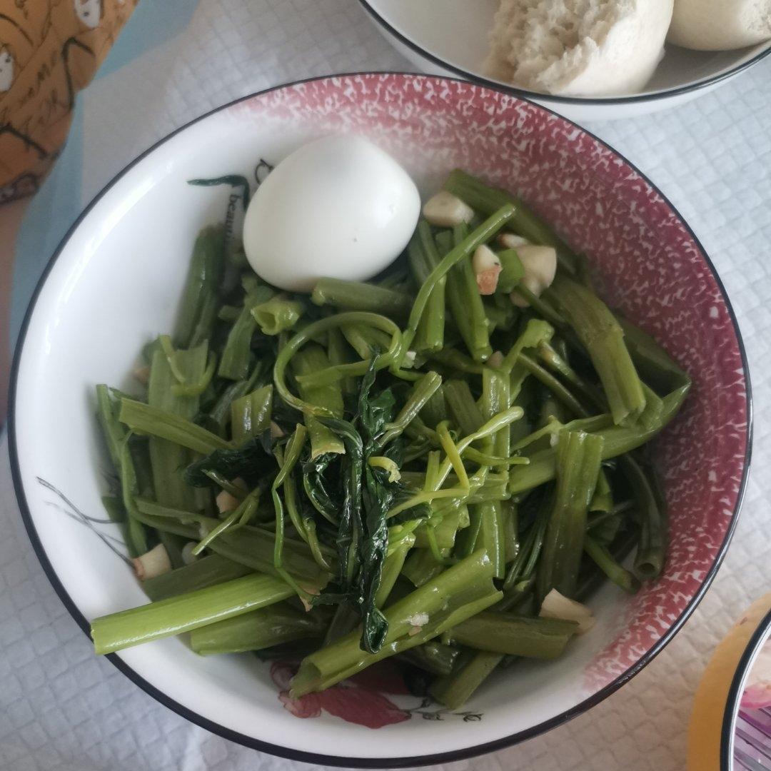 厨师长教你：“蒜爆空心菜”的家常做法，蒜香浓郁，口感爽脆