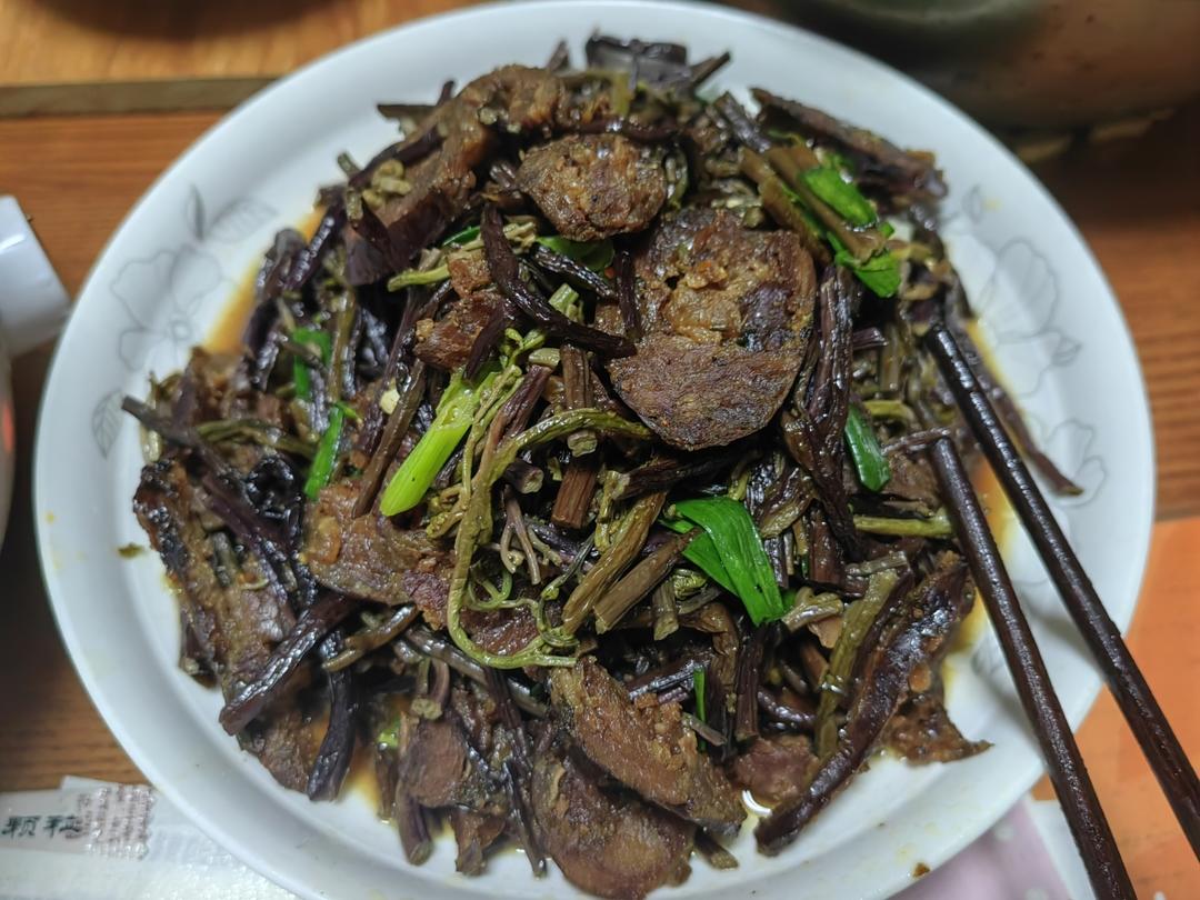 蕨菜炒香肠