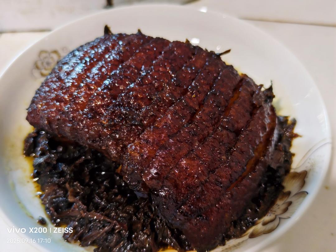 教你在家也可以做的梅菜扣肉，软糯香甜，不油不腻.