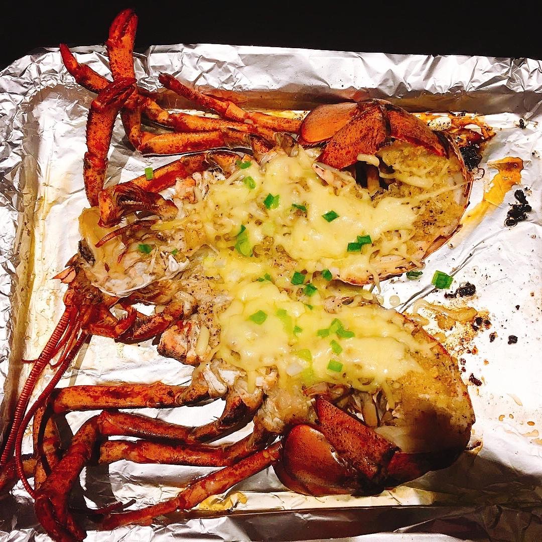 蒜蓉芝士焗波士顿龙虾