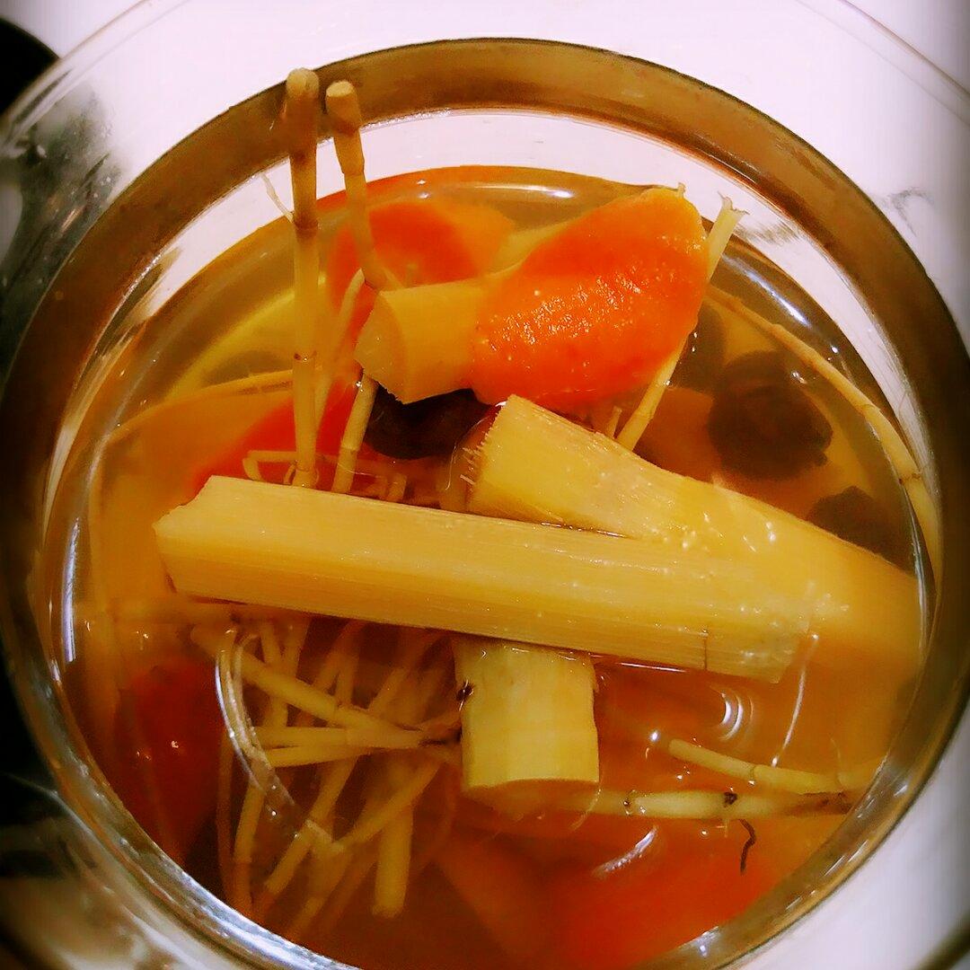 奶茶妹妹很可爱做的竹蔗茅根糖水