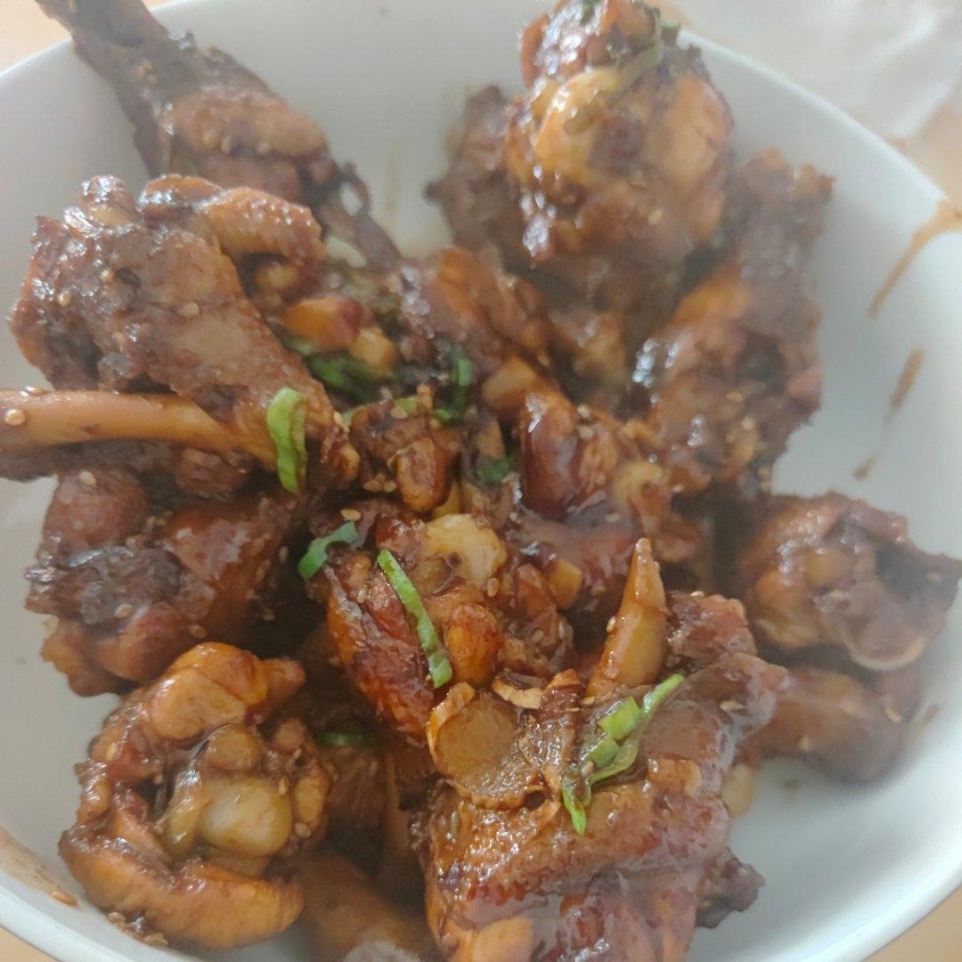 好吃到舔手指的「蒜香蜜汁鸡翅根」👍