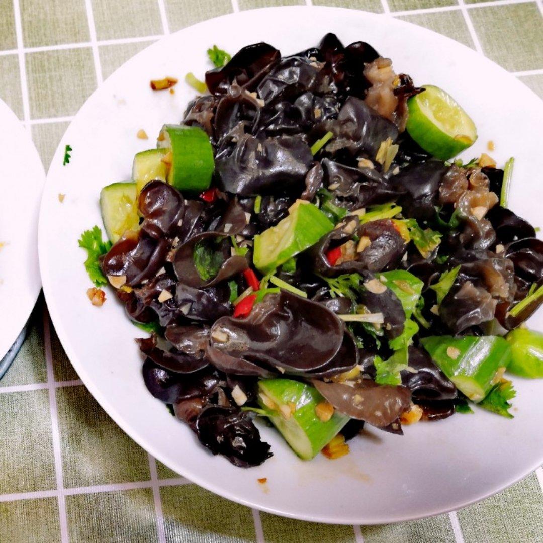 简单凉拌黄瓜木耳