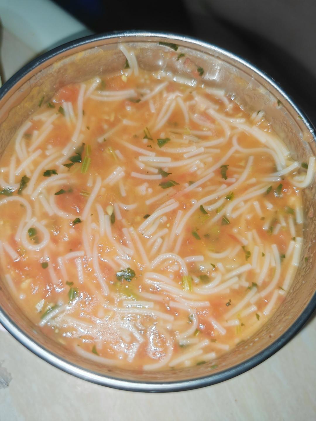 吃一次就爱上的宝宝辅食！西红柿菠菜细汤面（10个月以上婴幼儿辅食）宝宝蔬菜面条！