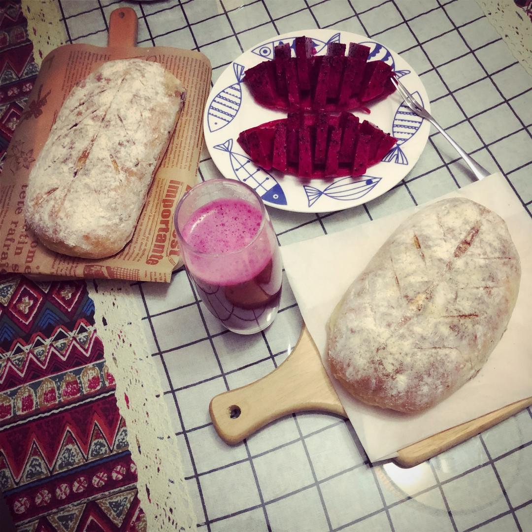 红豆/肉松麻薯软欧面包+石榴茶【曼食慢语】