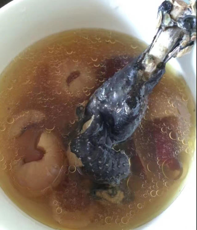 枸杞红枣乌鸡汤