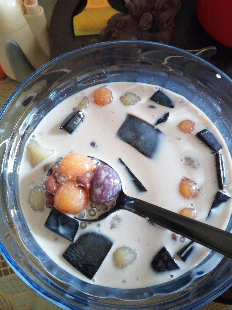 红豆芋圆椰奶烧仙草