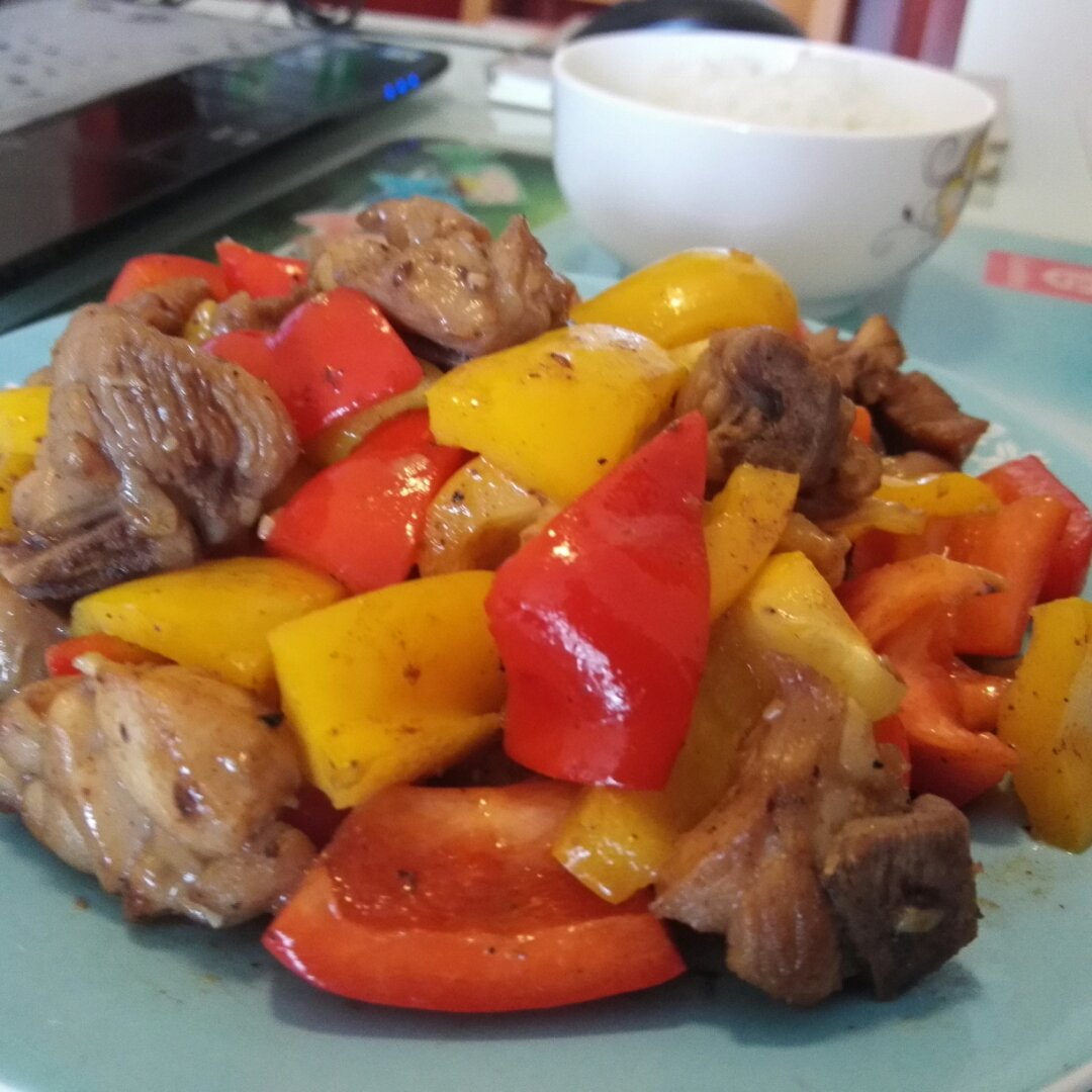 灯笼椒炒鸡腿