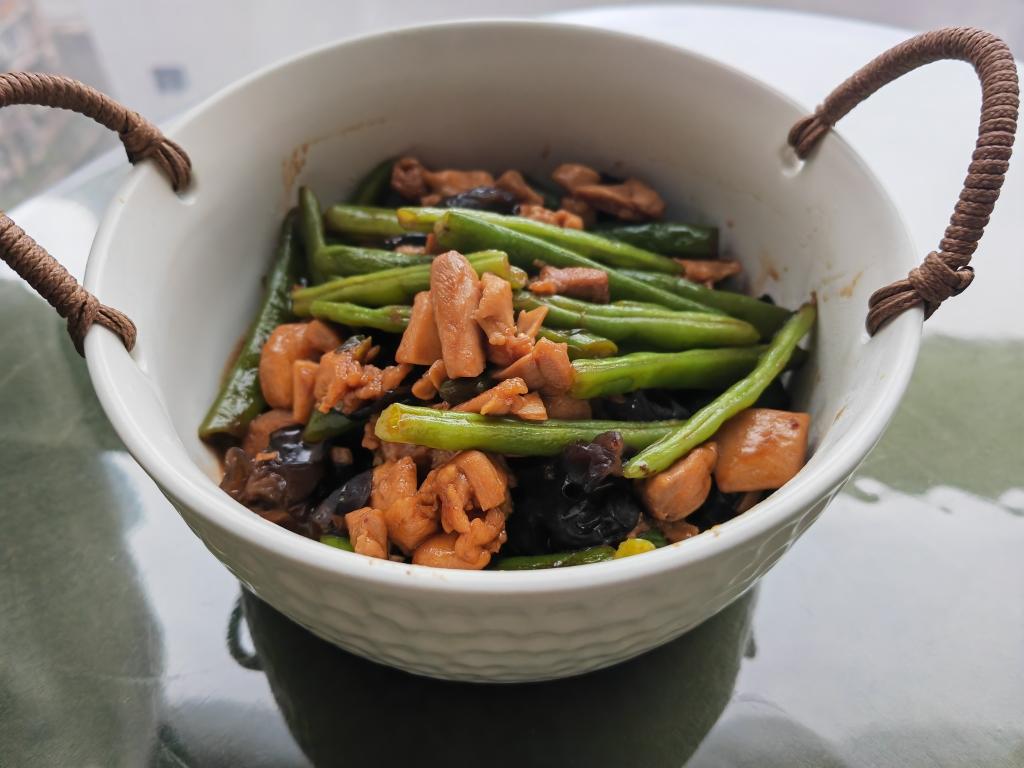 四季豆木耳炖鸡腿+红豆饭