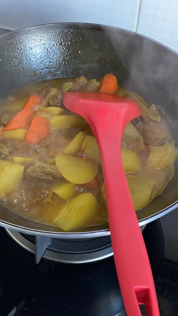 咖喱土豆炖牛腩：牛肉这样炖，保证不塞牙