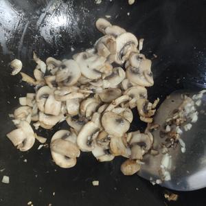 蘑菇炒芦笋的做法 步骤1