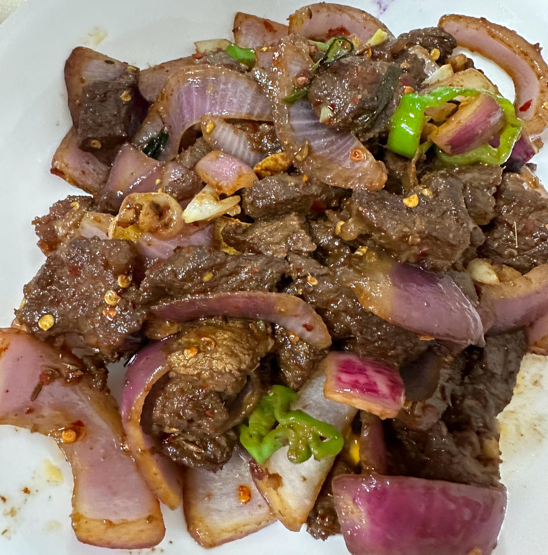孜然洋葱炒牛肉粒